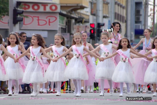 Карнавално шествие в Казанлък /видео/