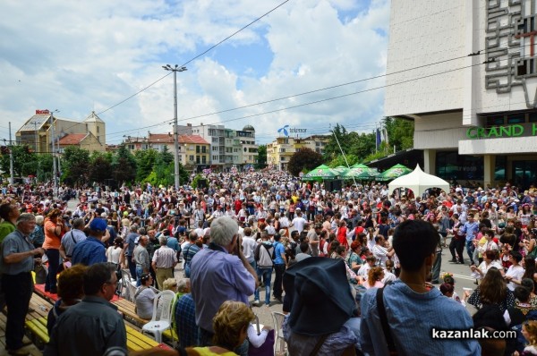 Карнавално шествие в Казанлък /видео/