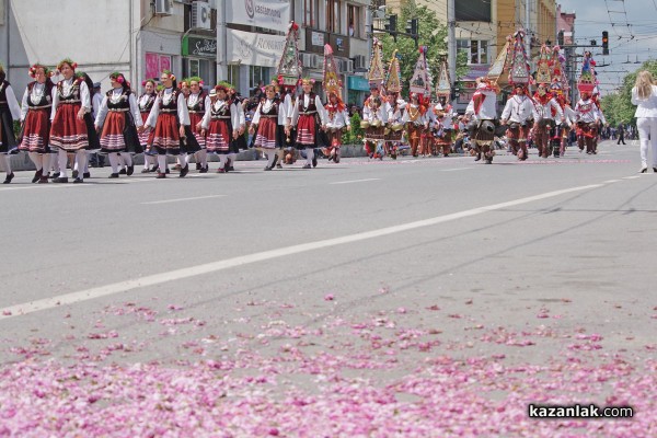 Карнавално шествие в Казанлък /видео/