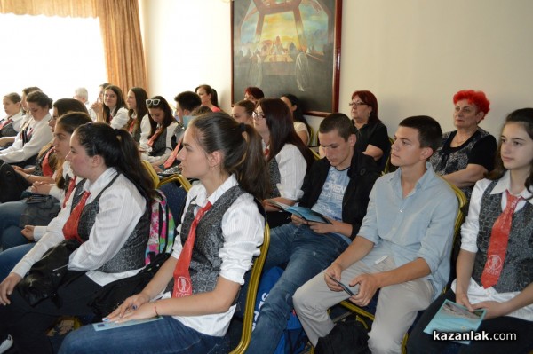 ПГЛПТ реализира успешно проект „Училище и бизнес – Ръка за ръка“ в Италия