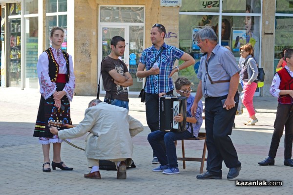 На площад „Севтополис“ започна Националният фолклорен конкурс „Димитър Гайдаров“