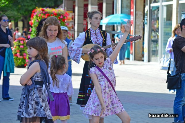 На площад „Севтополис“ започна Националният фолклорен конкурс „Димитър Гайдаров“