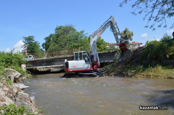 Багер в Старата река