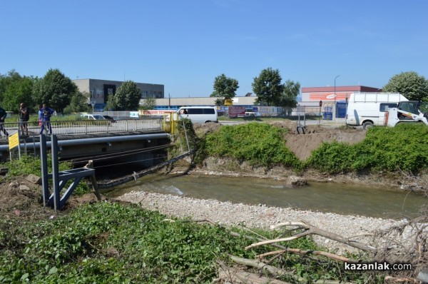 Багер в Старата река