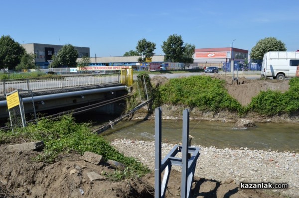 Багер в Старата река