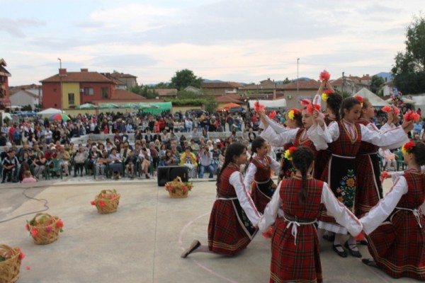 Областният управител откри Празника на Розата и минералната вода в Павел баня