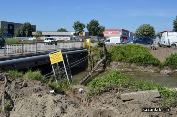 Багер в Старата река