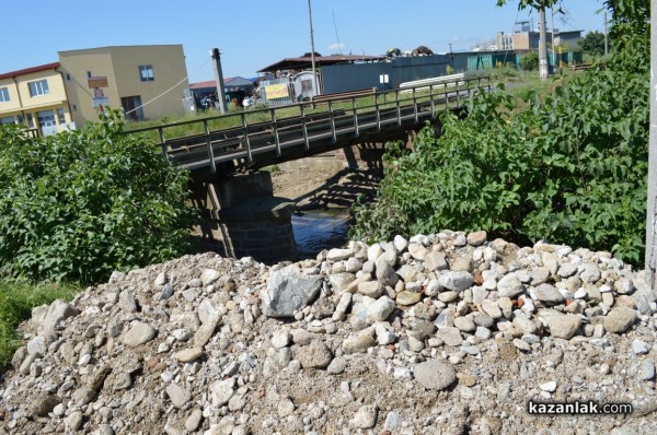 Багер в Старата река