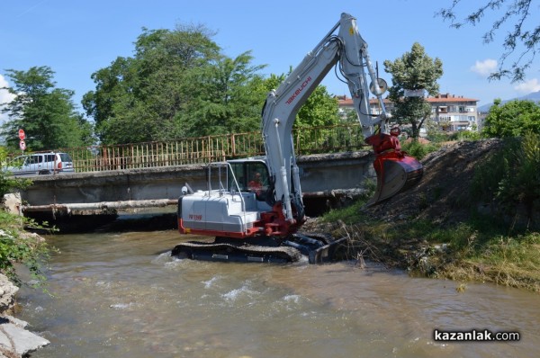 Багер в Старата река