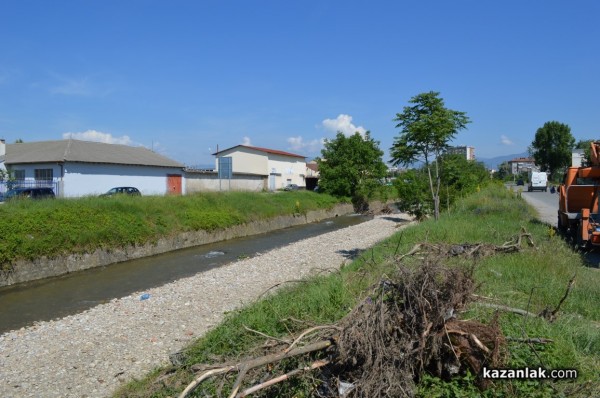 Багер в Старата река