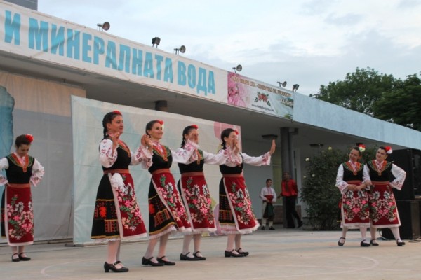 Областният управител откри Празника на Розата и минералната вода в Павел баня