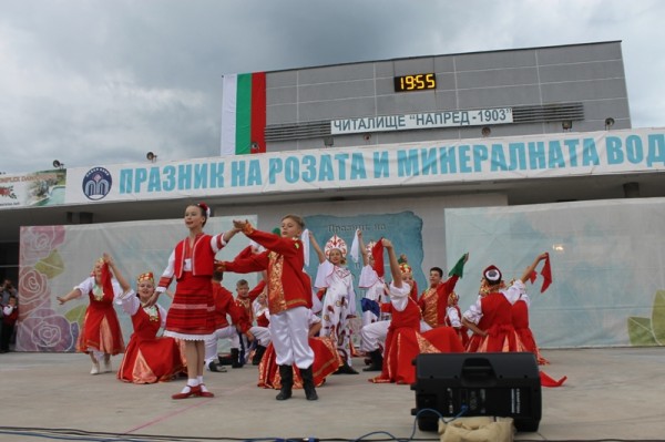 Областният управител откри Празника на Розата и минералната вода в Павел баня