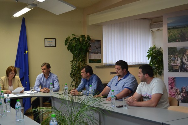 Общината и УС на ФК“Розова долина“ обсъдиха поканата на БФС