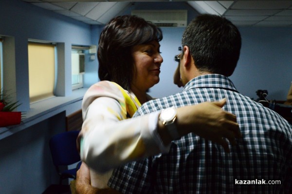 Корнелия Нинова пристигна в Казанлък и се срещна с членове и симпатизанти на БСП