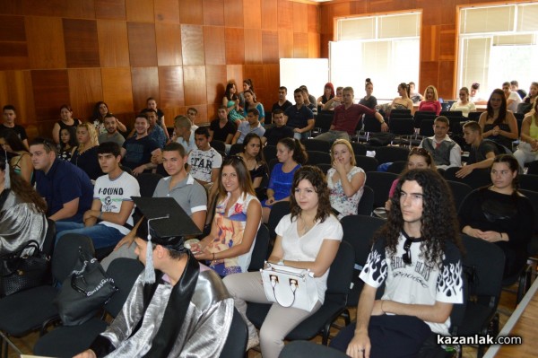 Гимназията по туризъм връчи дипломите на най-успешния си випуск в историята