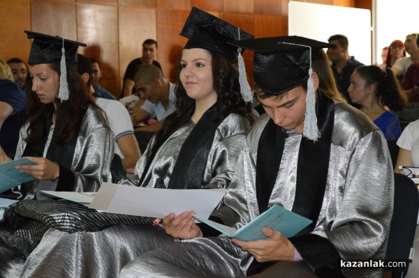 Гимназията по туризъм връчи дипломите на най-успешния си випуск в историята