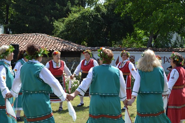 Аромат на билки в Етнографския комплекс на Еньовден