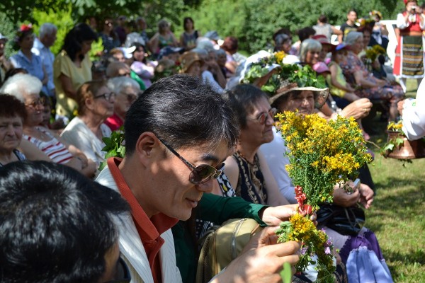 Аромат на билки в Етнографския комплекс на Еньовден