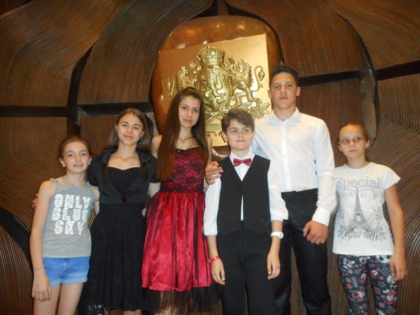 30 награди от 3 конкурса за пианистите на Елена Юлиянова