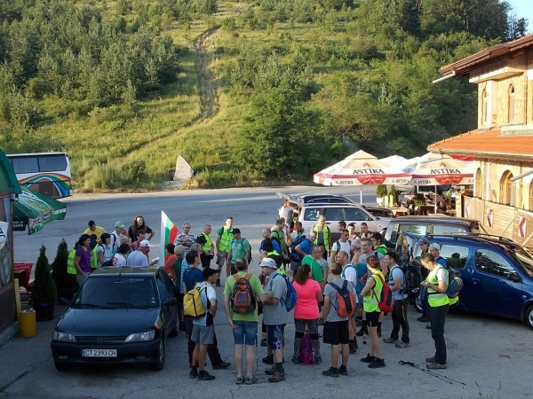Ради Милев отново победител в нощен поход в Стара планина