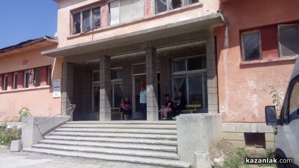 Общината си взима банята в Овощник