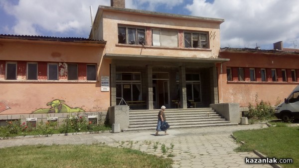 Общината си взима банята в Овощник