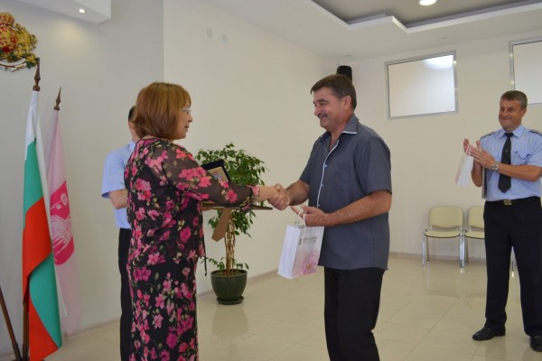 Кметът на Общината награди служители от МВР