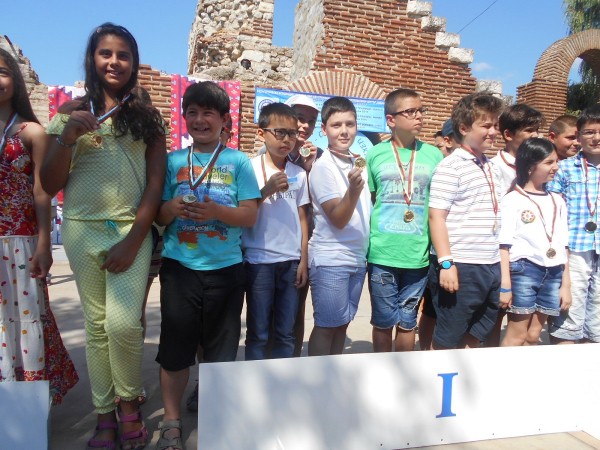 Изключителни успехи по математика за учениците от Крън на международния турнир в Несебър