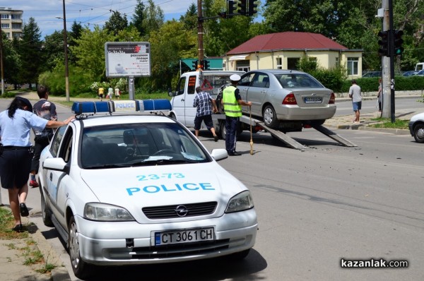Три автомобила пострадаха при катастрофа до Манастира /видео/