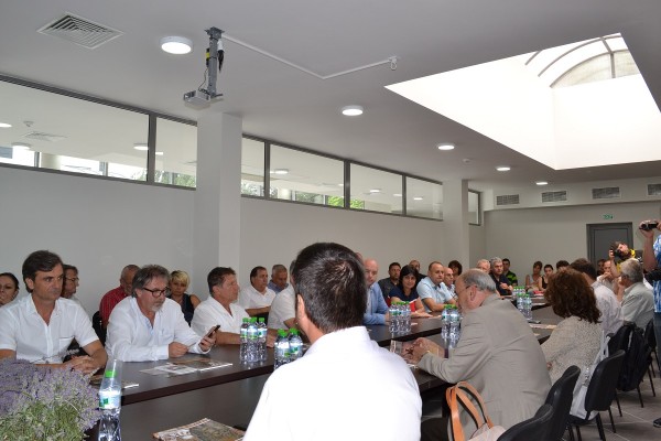 Министър Ангелкова организира среща за координиране усилията за популяризиране възможностите за туризъм в Розовата долина