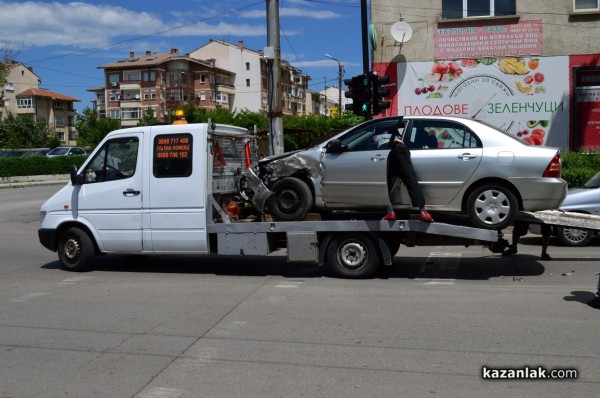 Три автомобила пострадаха при катастрофа до Манастира /видео/
