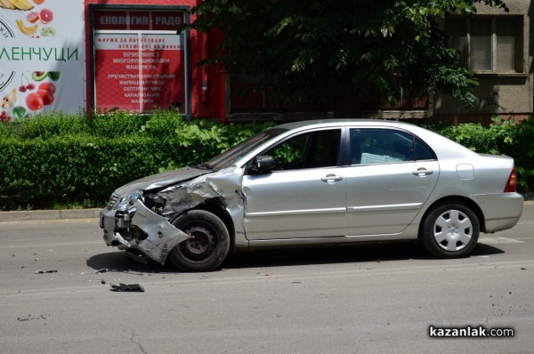 Три автомобила пострадаха при катастрофа до Манастира /видео/