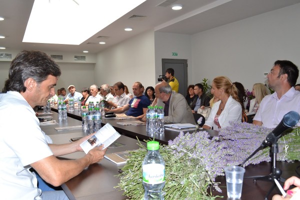 Министър Ангелкова организира среща за координиране усилията за популяризиране възможностите за туризъм в Розовата долина