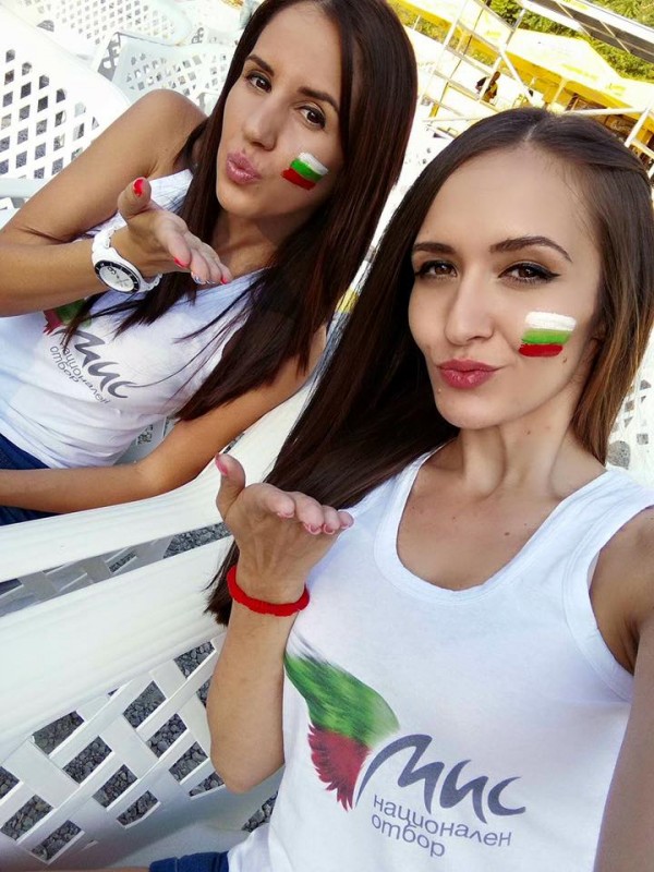 Красавицата Ива Ангелова се срещна със звезди на българския футбол