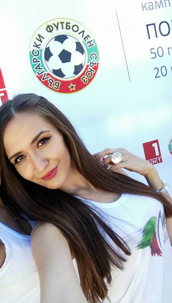 Красавицата Ива Ангелова се срещна със звезди на българския футбол