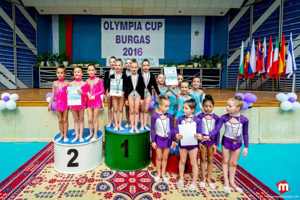 Златни медали за казанлъшките гимнастички от турнир в Бургас