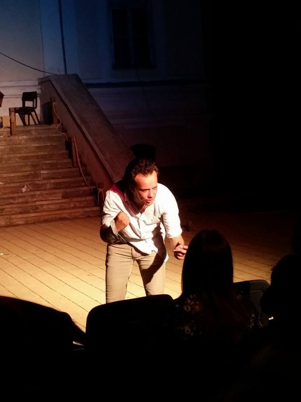 Още с първия спектакъл, поставен от Димитър Кабаков театър „Любомир Кабакчиев“ печели международни овации