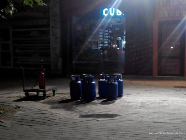 Изгоря дюнерджийницата на центъра /видео и снимки/