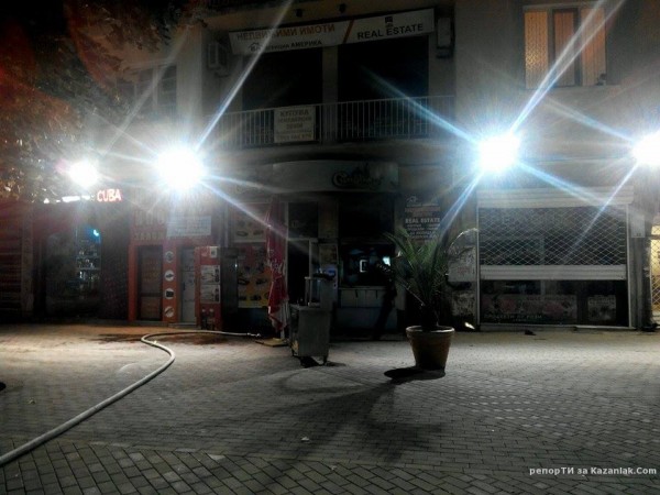 Изгоря дюнерджийницата на центъра /видео и снимки/