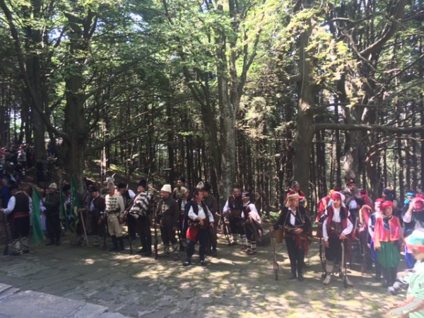 Стотици родолюбци се събраха под връх Бузлуджа, за да почетат паметта на Хаджи Димитър