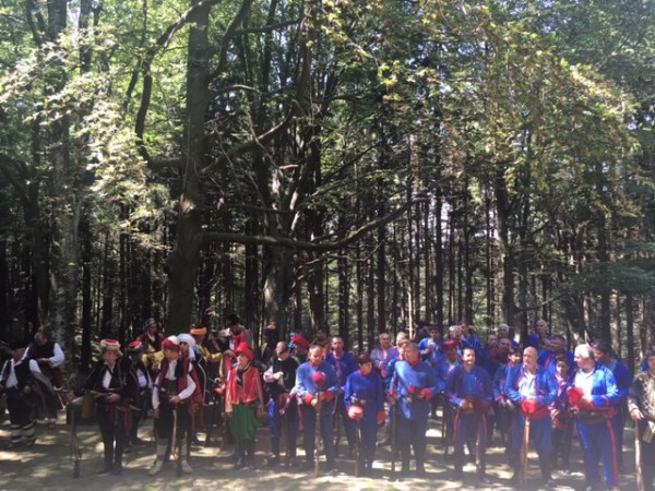 Стотици родолюбци се събраха под връх Бузлуджа, за да почетат паметта на Хаджи Димитър