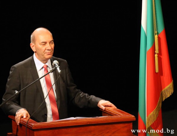 В Казанлък издигаме втория паметник в света посветен на песен