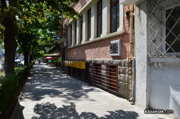 (Не)известната плоча на автора на „Велик е нашият войник“ в Казанлък