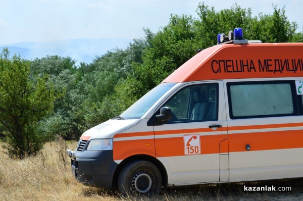 Пожарът до Казанлък е локализиран. Изгорели са няколко вилни постройки /Видео/