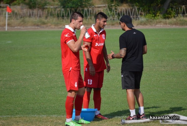 „Розова долина“ загря за старта на първенството с 8 гола срещу „Трявна“