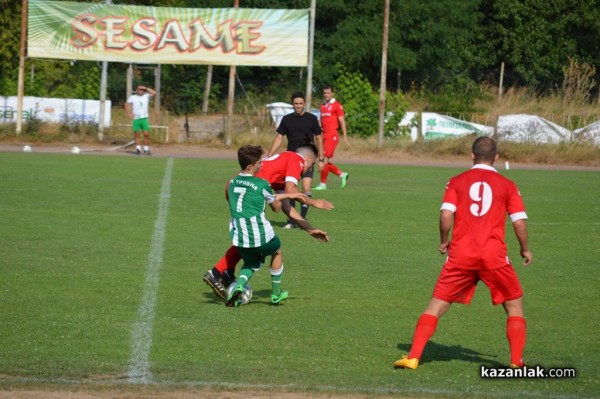„Розова долина“ загря за старта на първенството с 8 гола срещу „Трявна“