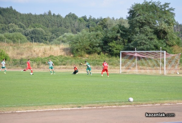„Розова долина“ загря за старта на първенството с 8 гола срещу „Трявна“