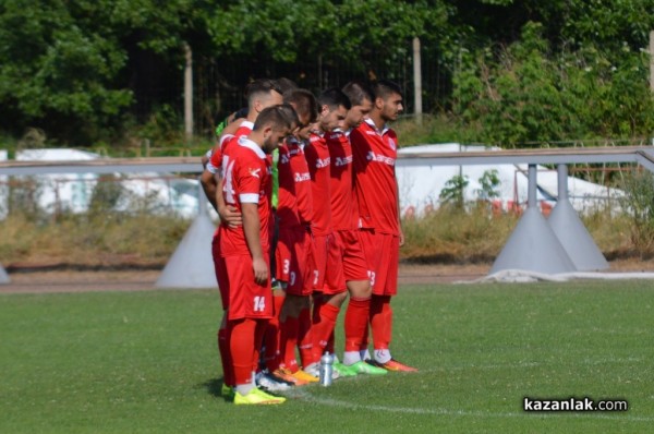 „Розова долина“ загря за старта на първенството с 8 гола срещу „Трявна“