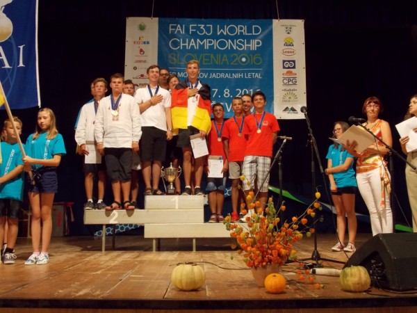  Младен Тотев спечели сребро от Световната купа за радиоуправляеми самолети