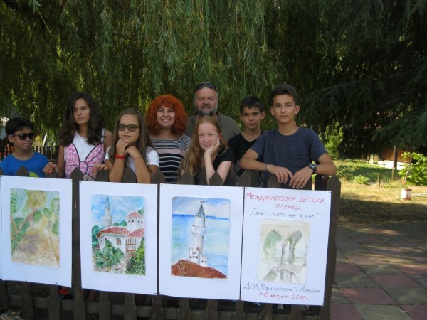 Малките художници от „Арт линия“ се завърнаха от Албена